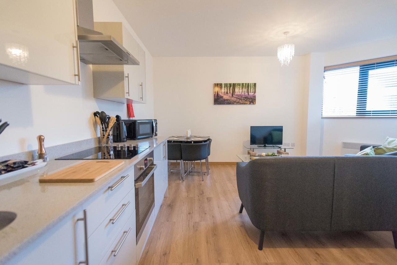 Comfortable Modern Apartment In Swindon, Free Parking Sleeps Up To 5 エクステリア 写真