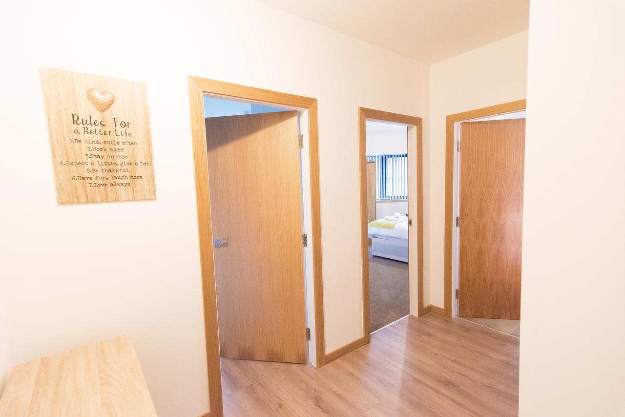 Comfortable Modern Apartment In Swindon, Free Parking Sleeps Up To 5 エクステリア 写真