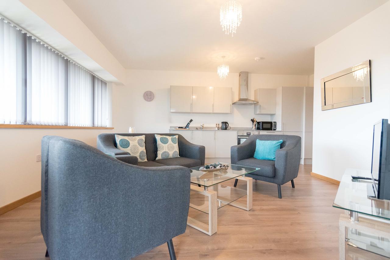 Comfortable Modern Apartment In Swindon, Free Parking Sleeps Up To 5 エクステリア 写真