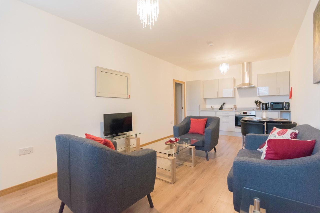 Comfortable Modern Apartment In Swindon, Free Parking Sleeps Up To 5 エクステリア 写真