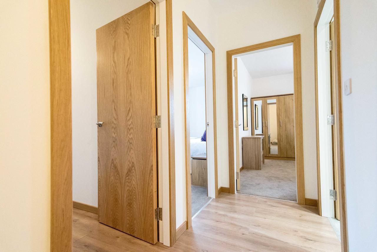 Comfortable Modern Apartment In Swindon, Free Parking Sleeps Up To 5 エクステリア 写真